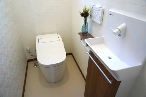 トイレと手洗いの施工写真
